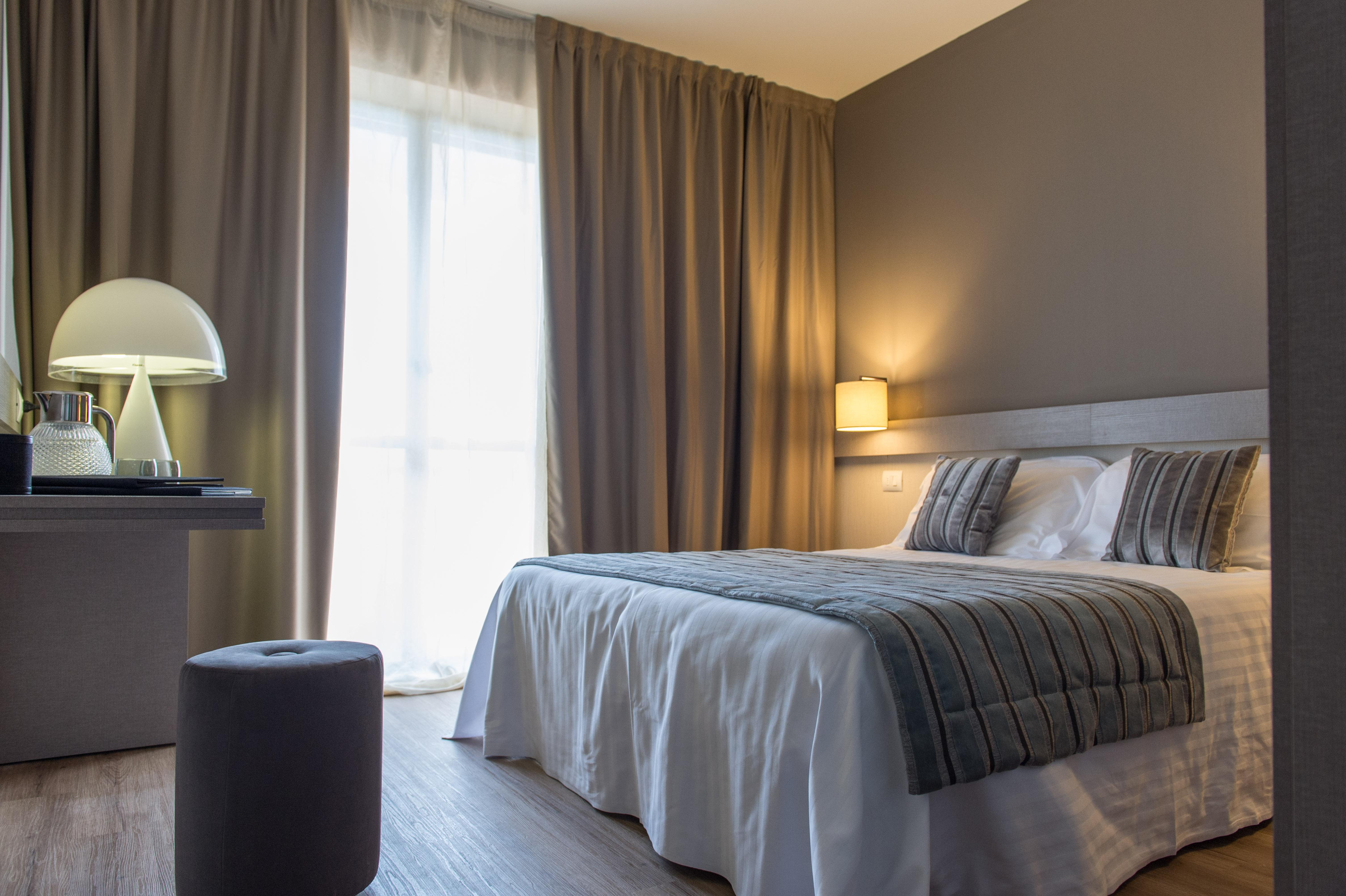 Hotel De La Ville Riccione Bilik gambar