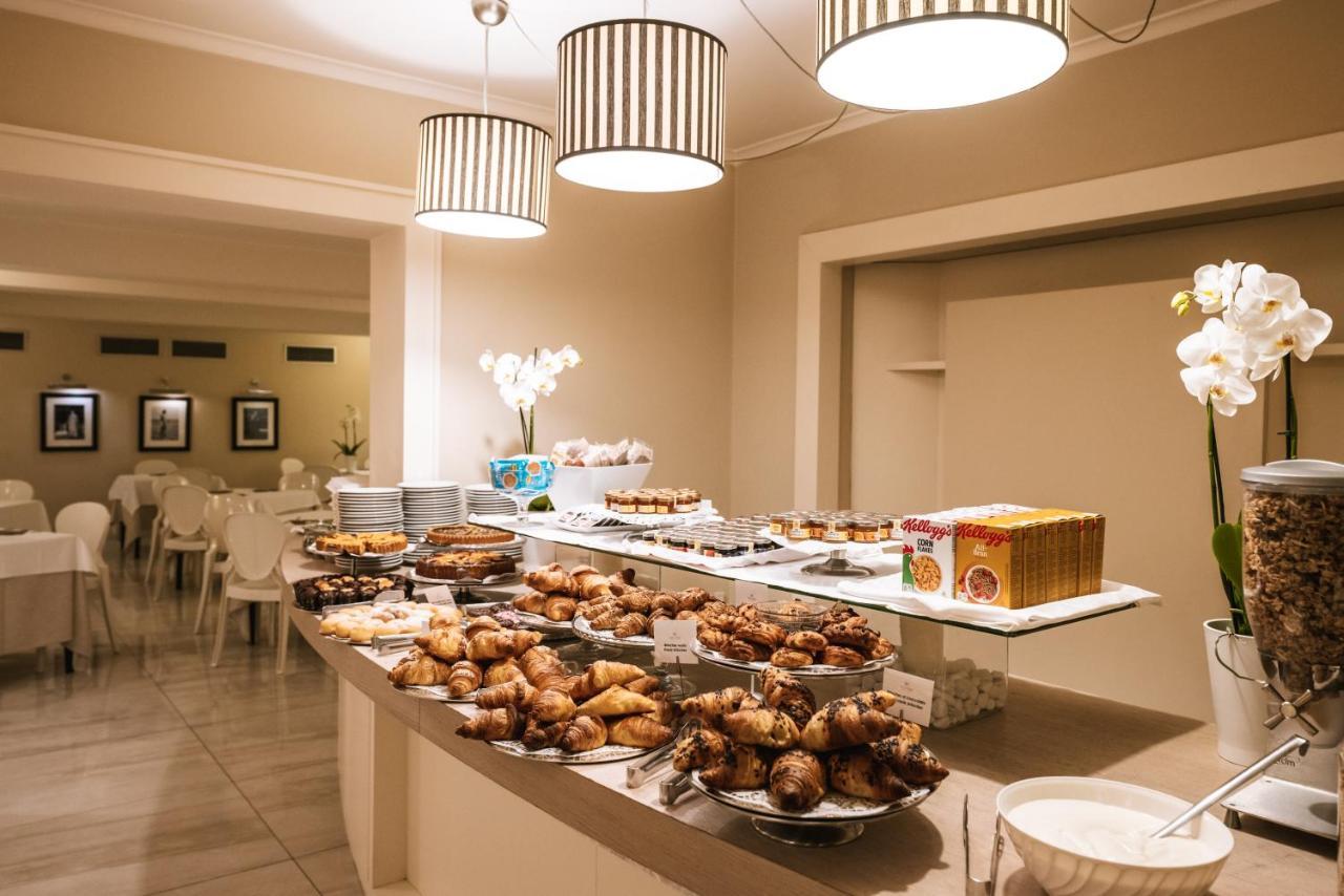 Hotel De La Ville Riccione Luaran gambar