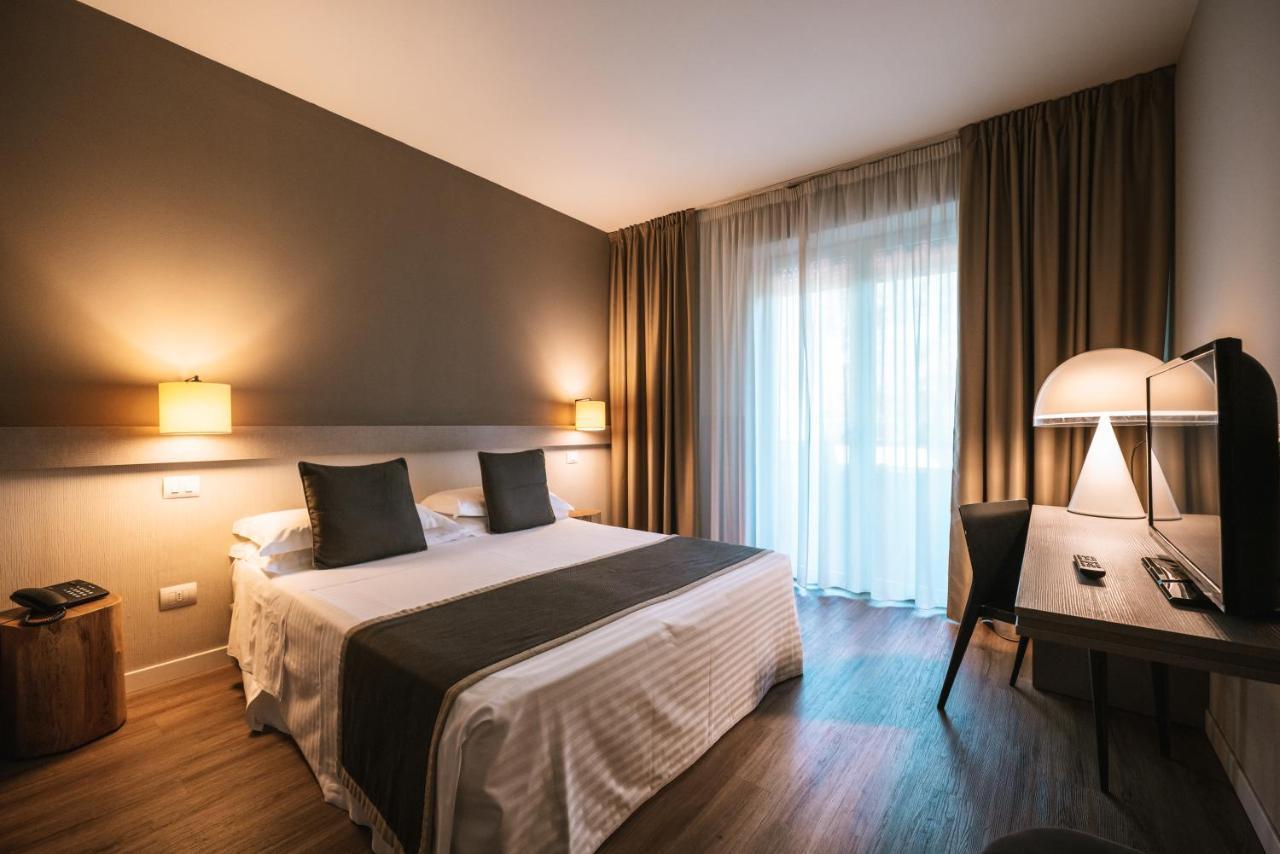 Hotel De La Ville Riccione Luaran gambar