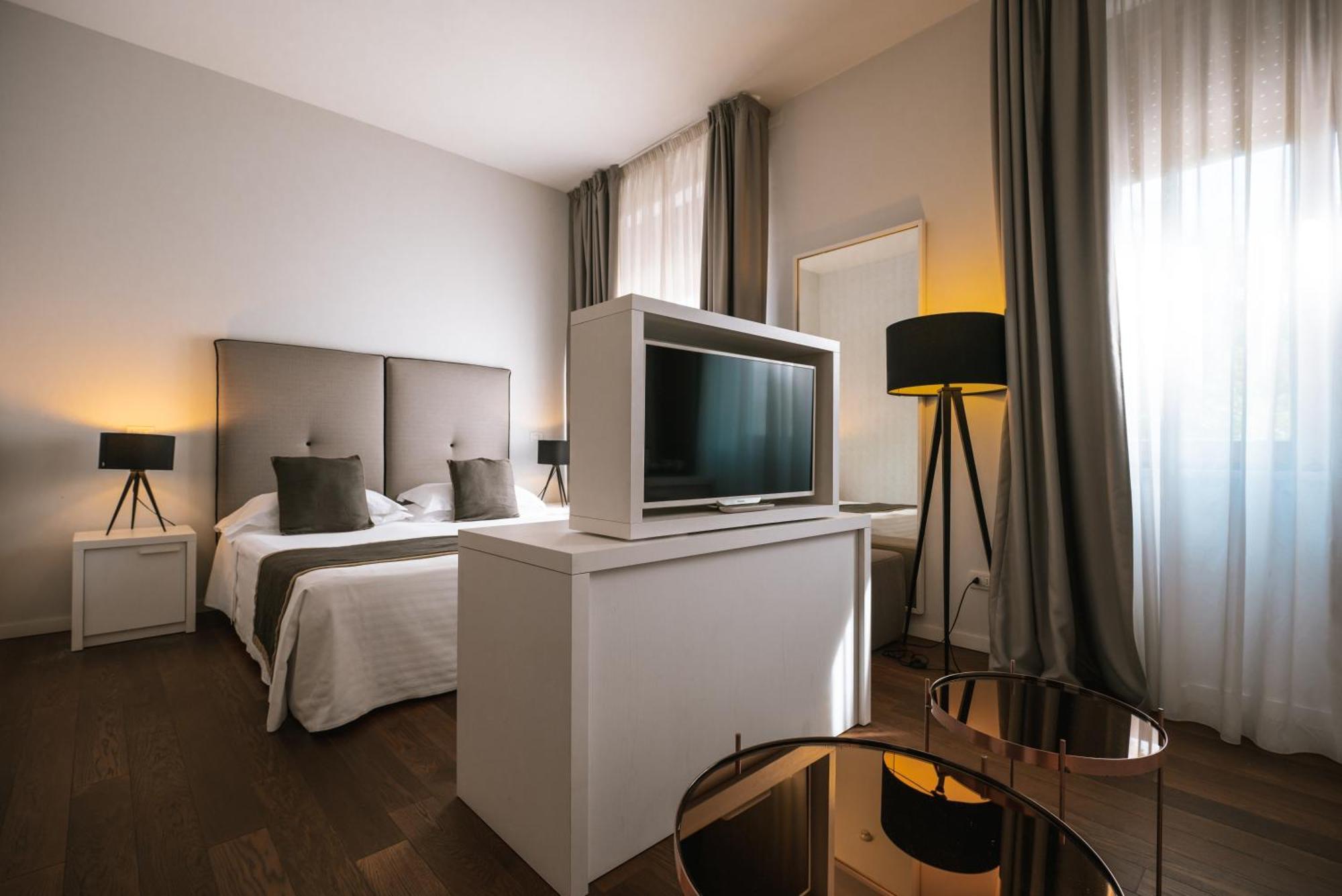 Hotel De La Ville Riccione Luaran gambar